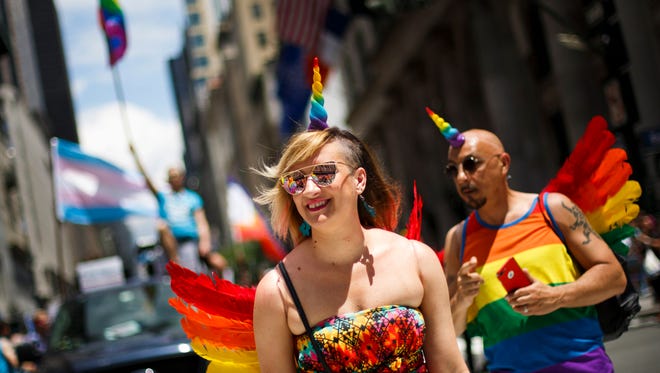 epa06050361 People participate in the annual New York LGBT Pride March in New York, New York, USA, 25 June 2017. The annual march is a civil rights demonstration as well as a political event and a remembrance of past and current struggles.  EPA/JUSTIN LANE ORG XMIT: JLX12