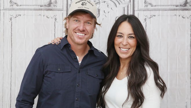 Chip Gaines, here with wife and co-host Joanna, is firing back on Twitter about a lawsuit.