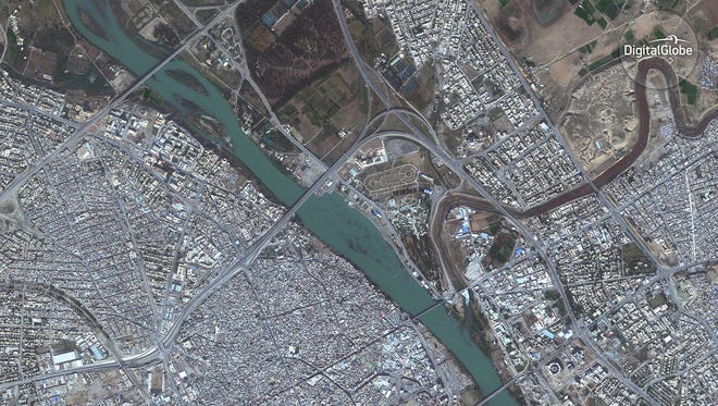 Old city and eastern Mosul photographed on Nov. 13, 2015.
DigitalGlobe released a collection of before-and-after images that show the destruction of Mosul, Iraq, in great detail. The images were taken by DigitalGlobe’s WorldView-2 satellite on Nov. 13, 2015, and July 8, 2017.