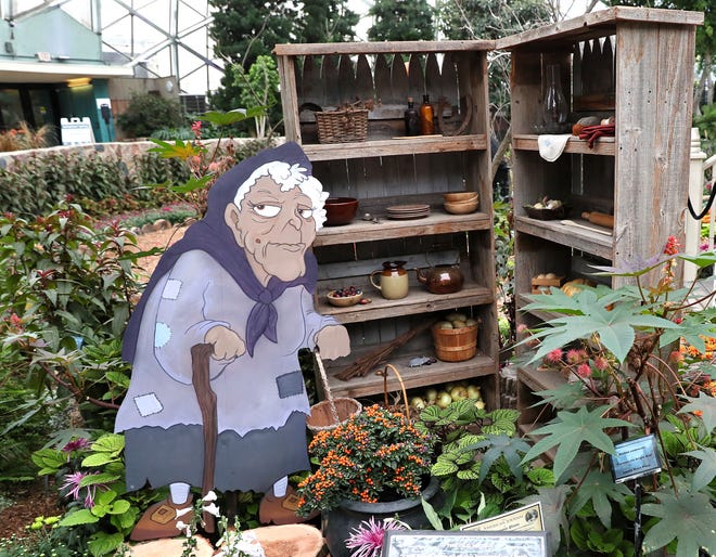 The Mitchell Park Domes opened with new Covid19 restrictions in September, 2020. Masks and social distancing were required. Reservations and tickets had to be bought in advance to help keep crowds to a safe level. The fall show called The Haunting of Sleepy Hollow included this “The Old Maid” figure.